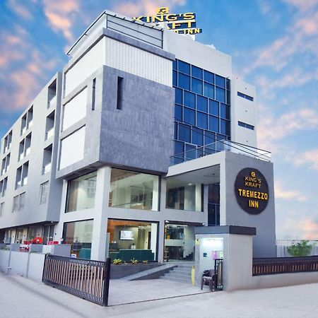 Kings Kraft Tremezzo Inn, Somnath Luaran gambar