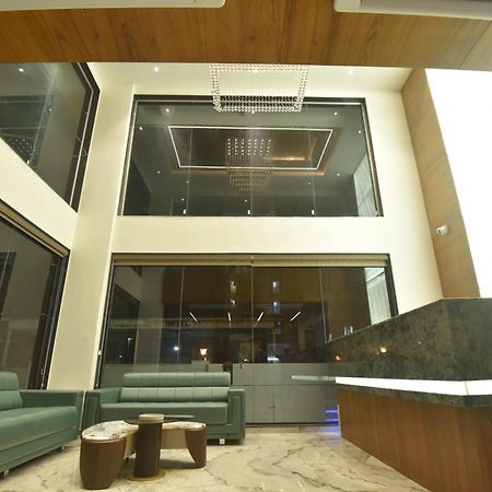 Kings Kraft Tremezzo Inn, Somnath Luaran gambar