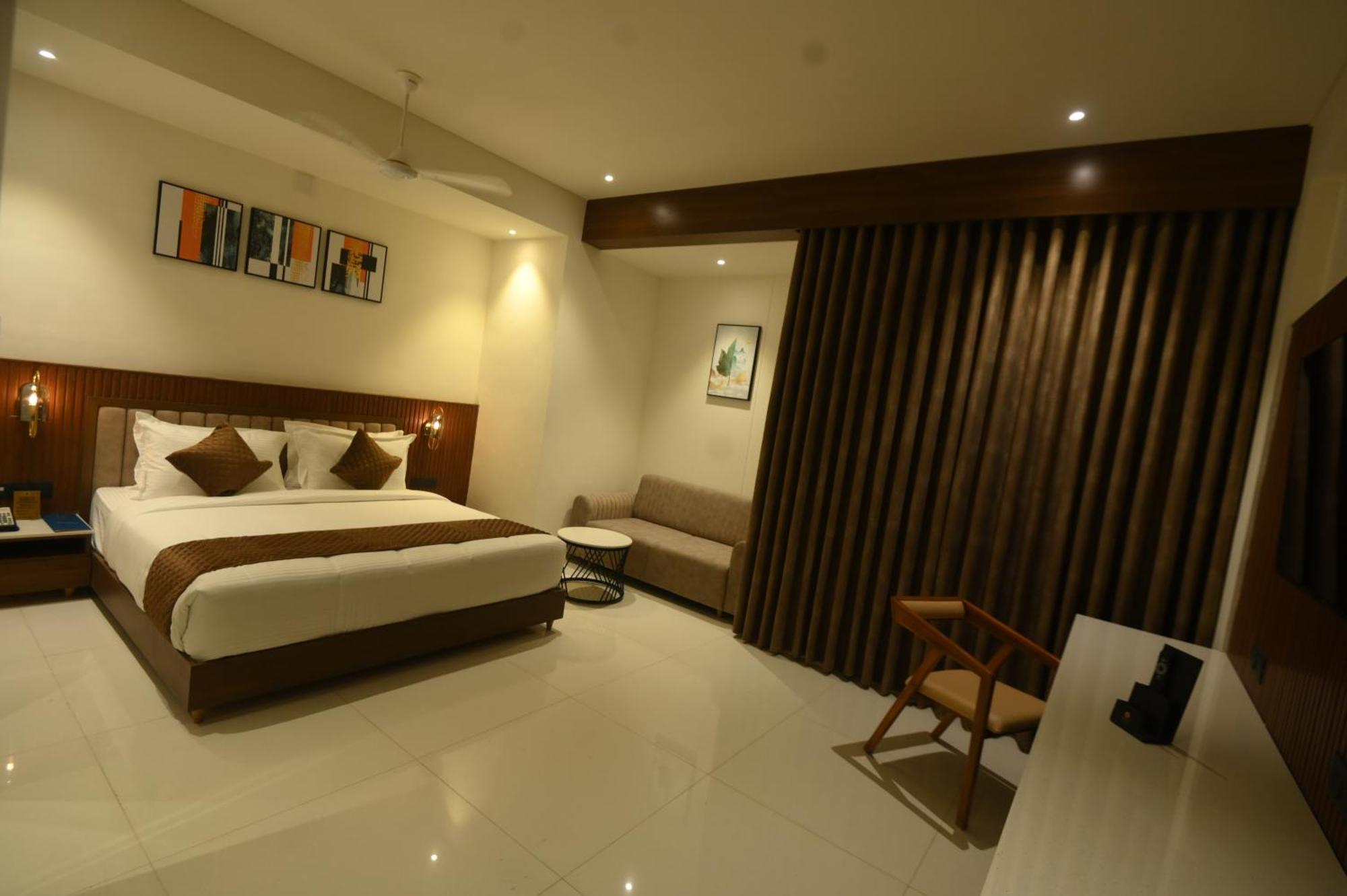 Kings Kraft Tremezzo Inn, Somnath Luaran gambar