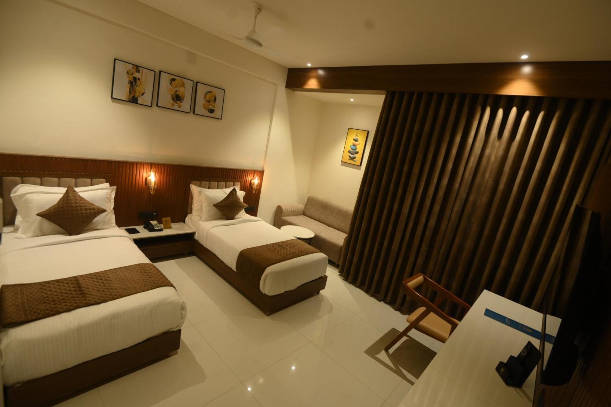 Kings Kraft Tremezzo Inn, Somnath Luaran gambar