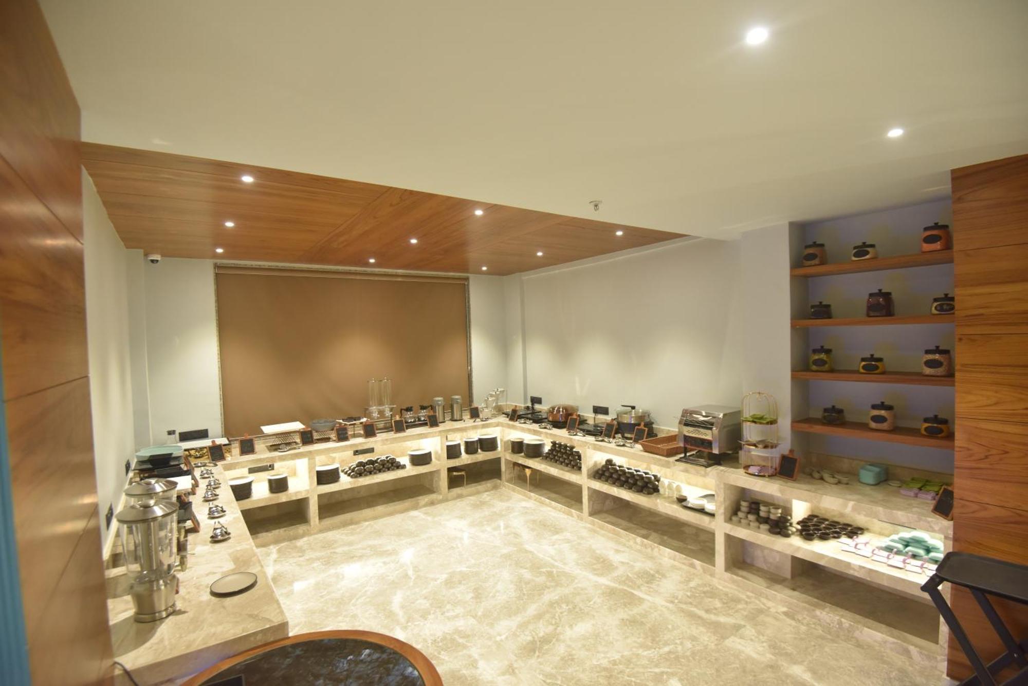 Kings Kraft Tremezzo Inn, Somnath Luaran gambar