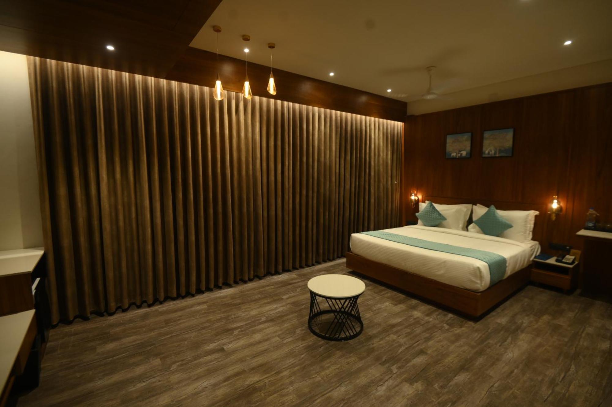 Kings Kraft Tremezzo Inn, Somnath Luaran gambar