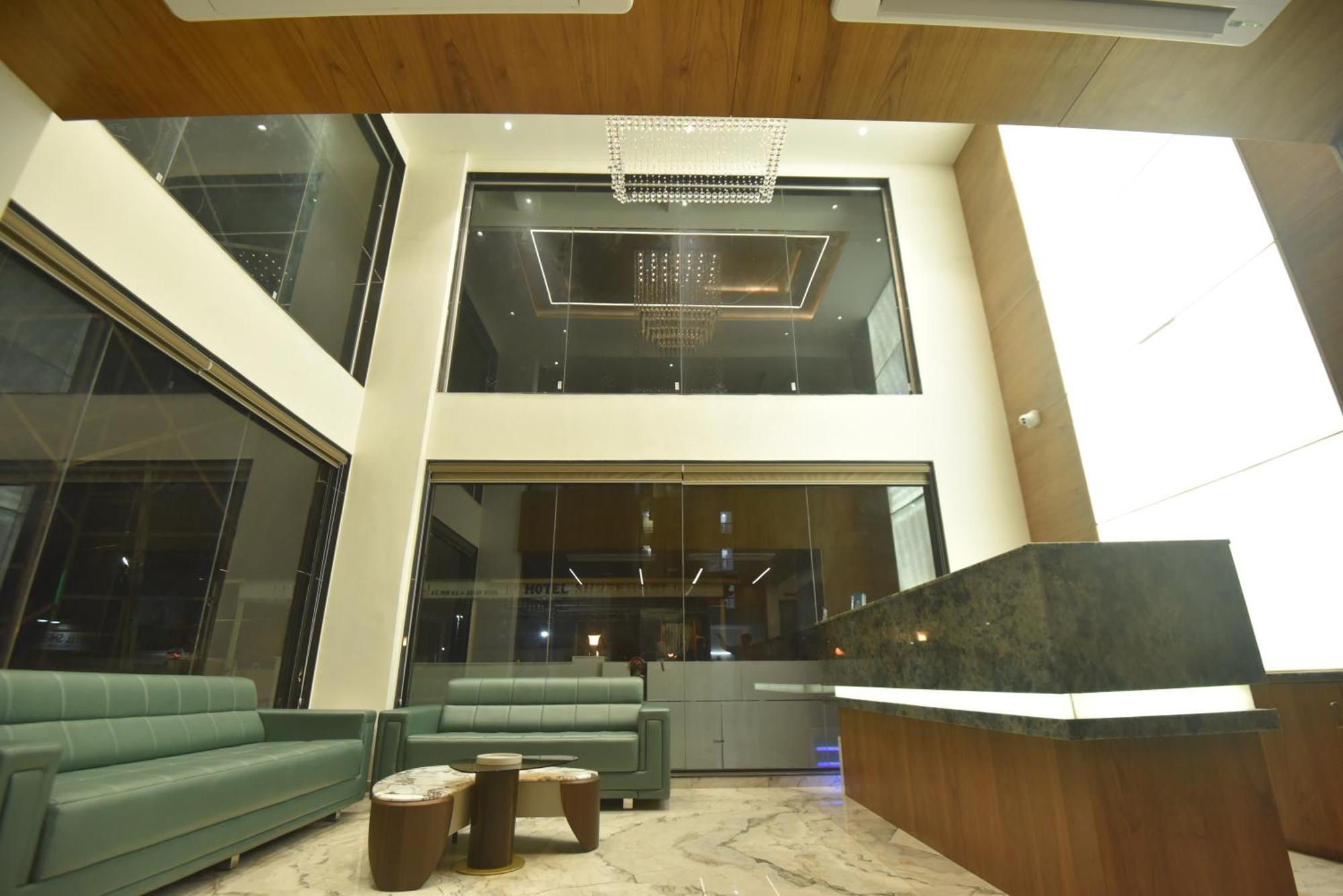 Kings Kraft Tremezzo Inn, Somnath Luaran gambar