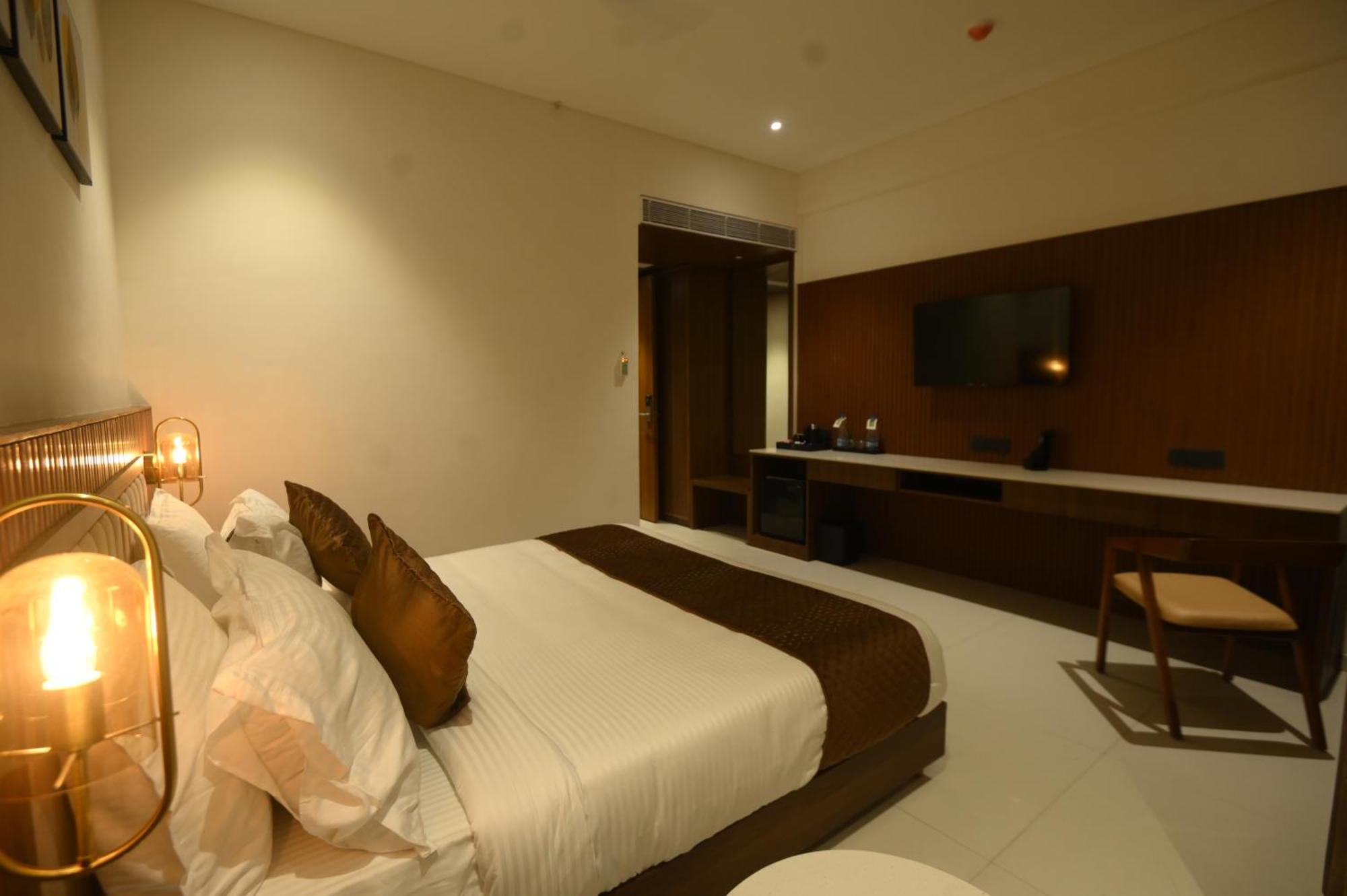 Kings Kraft Tremezzo Inn, Somnath Luaran gambar