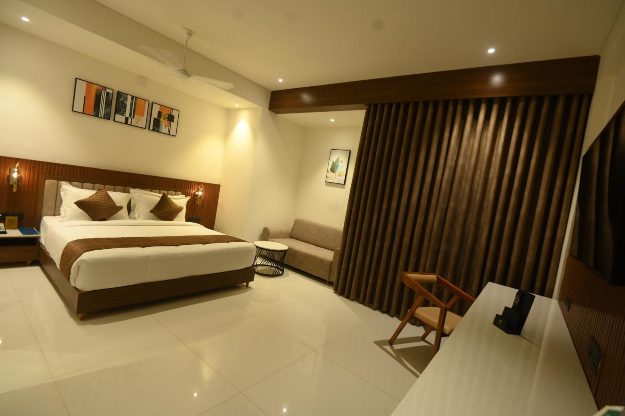 Kings Kraft Tremezzo Inn, Somnath Luaran gambar