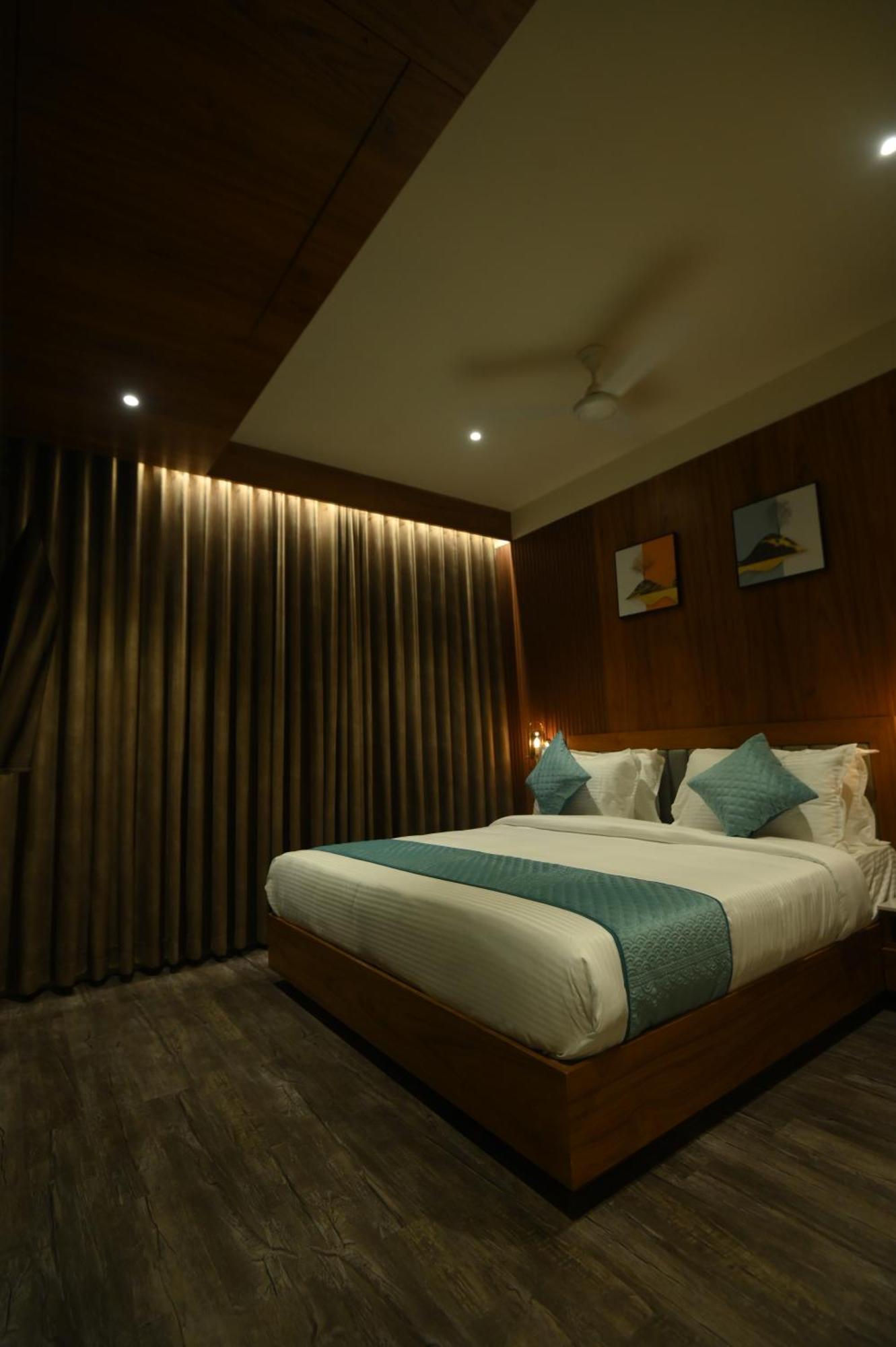 Kings Kraft Tremezzo Inn, Somnath Luaran gambar