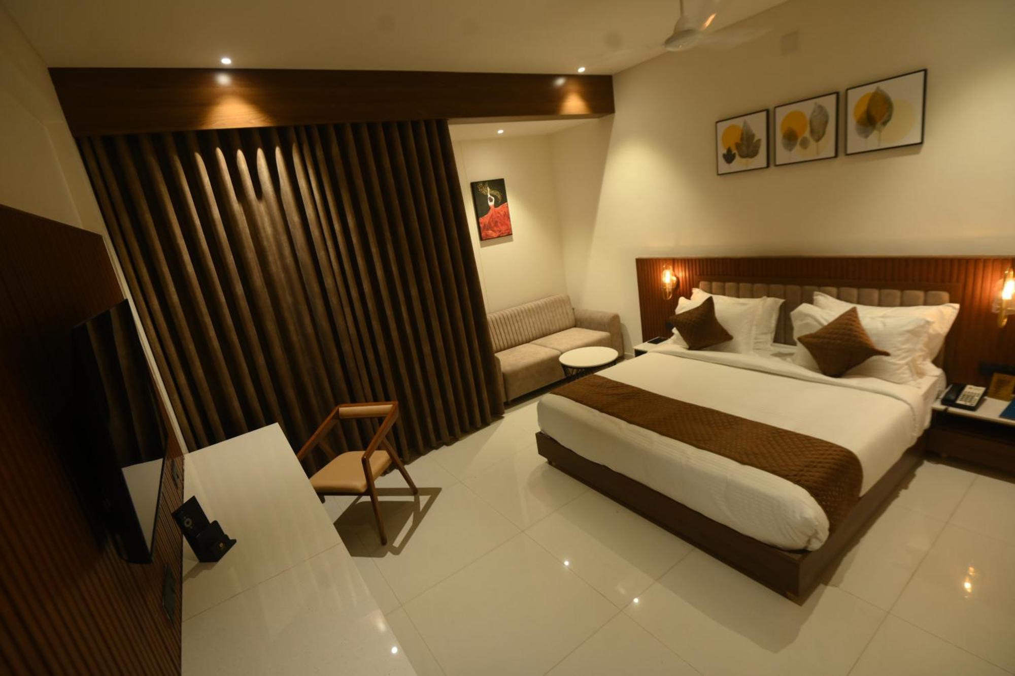 Kings Kraft Tremezzo Inn, Somnath Luaran gambar